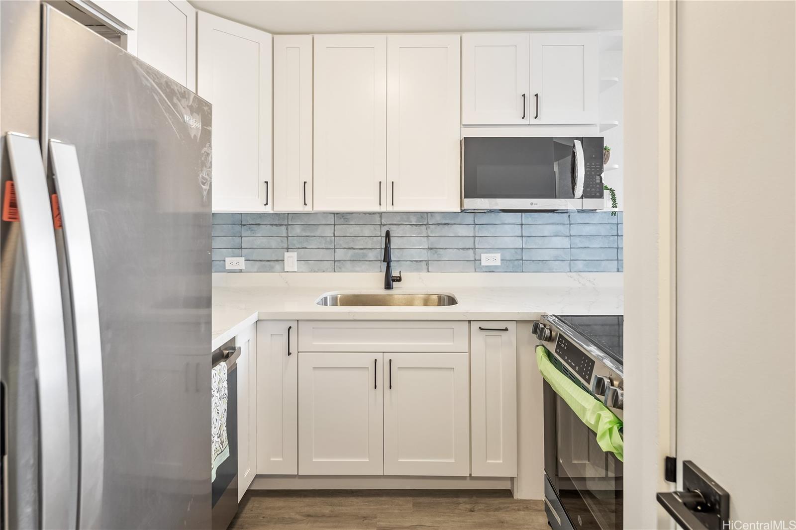 Liliuokalani Gardens condo # 1815, Honolulu, Hawaii - photo 11 of 25