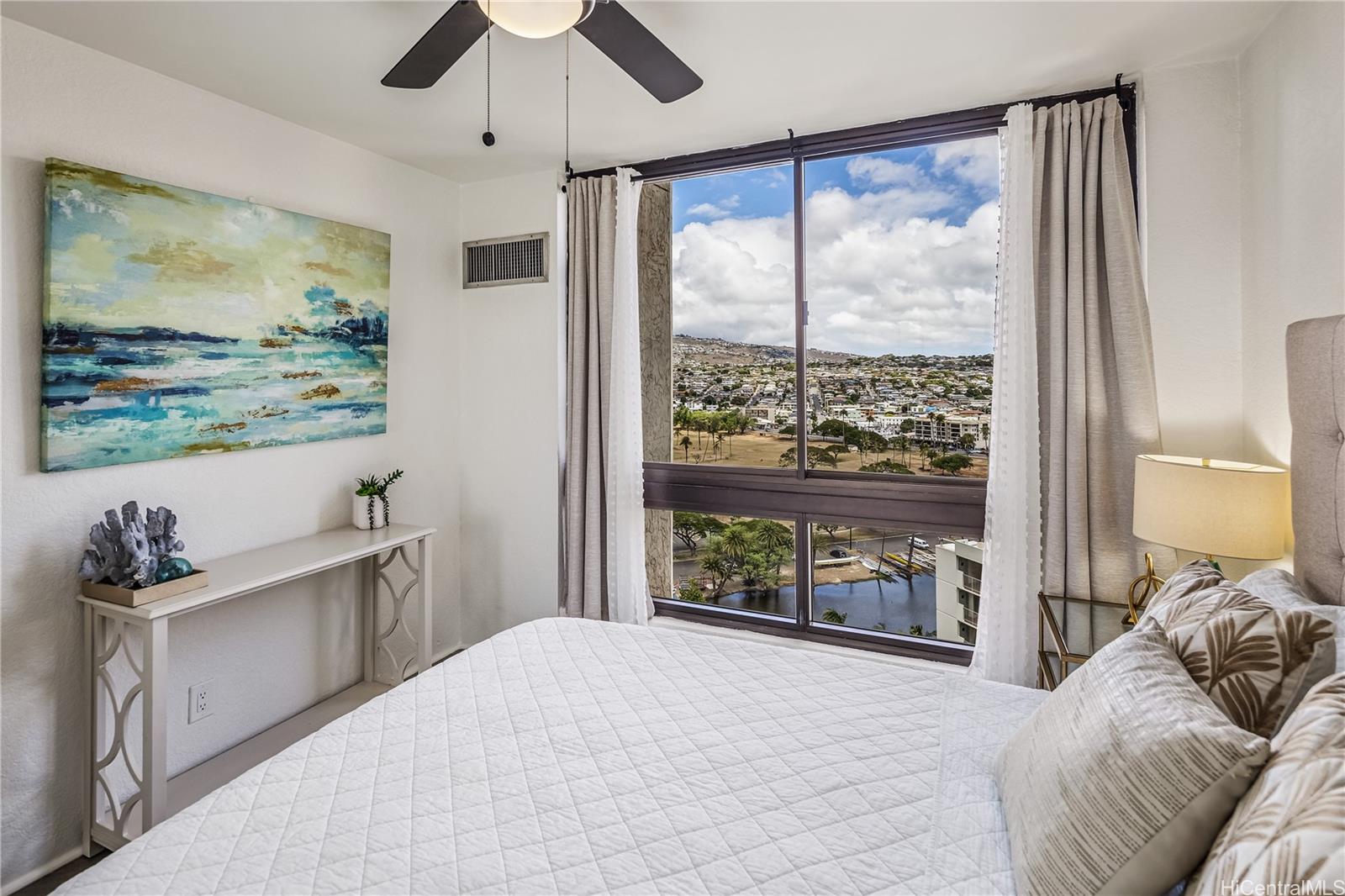 Liliuokalani Gardens condo # 1815, Honolulu, Hawaii - photo 6 of 25