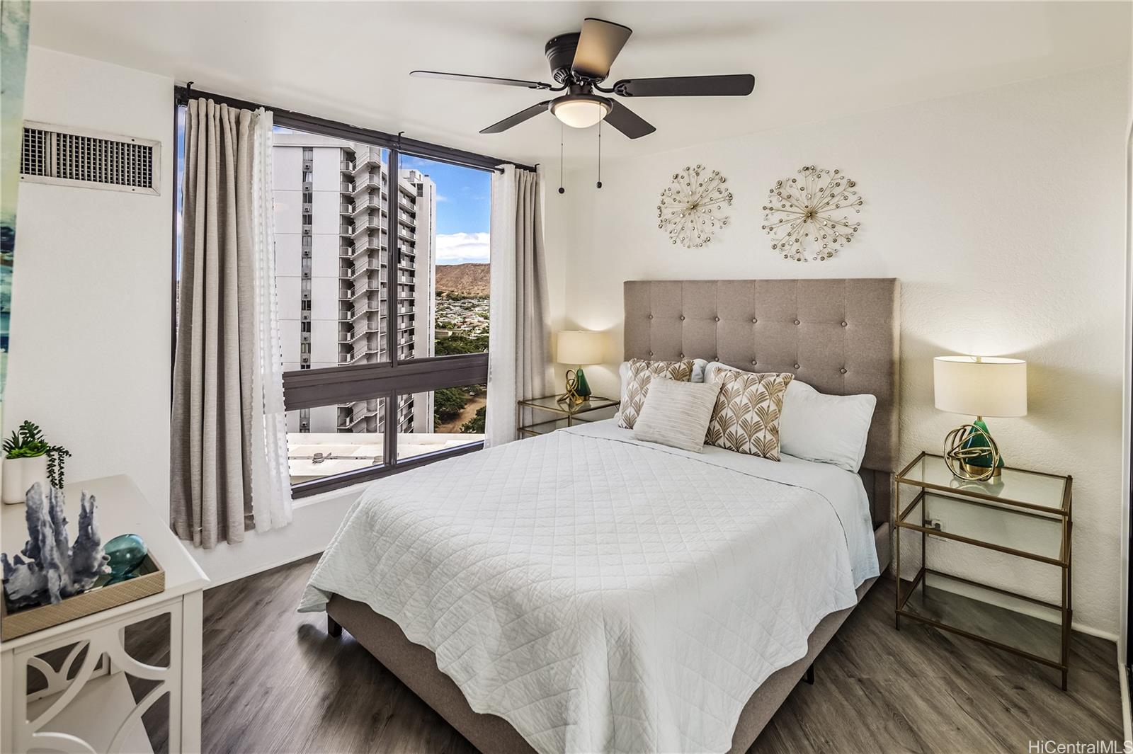 Liliuokalani Gardens condo # 1815, Honolulu, Hawaii - photo 7 of 25