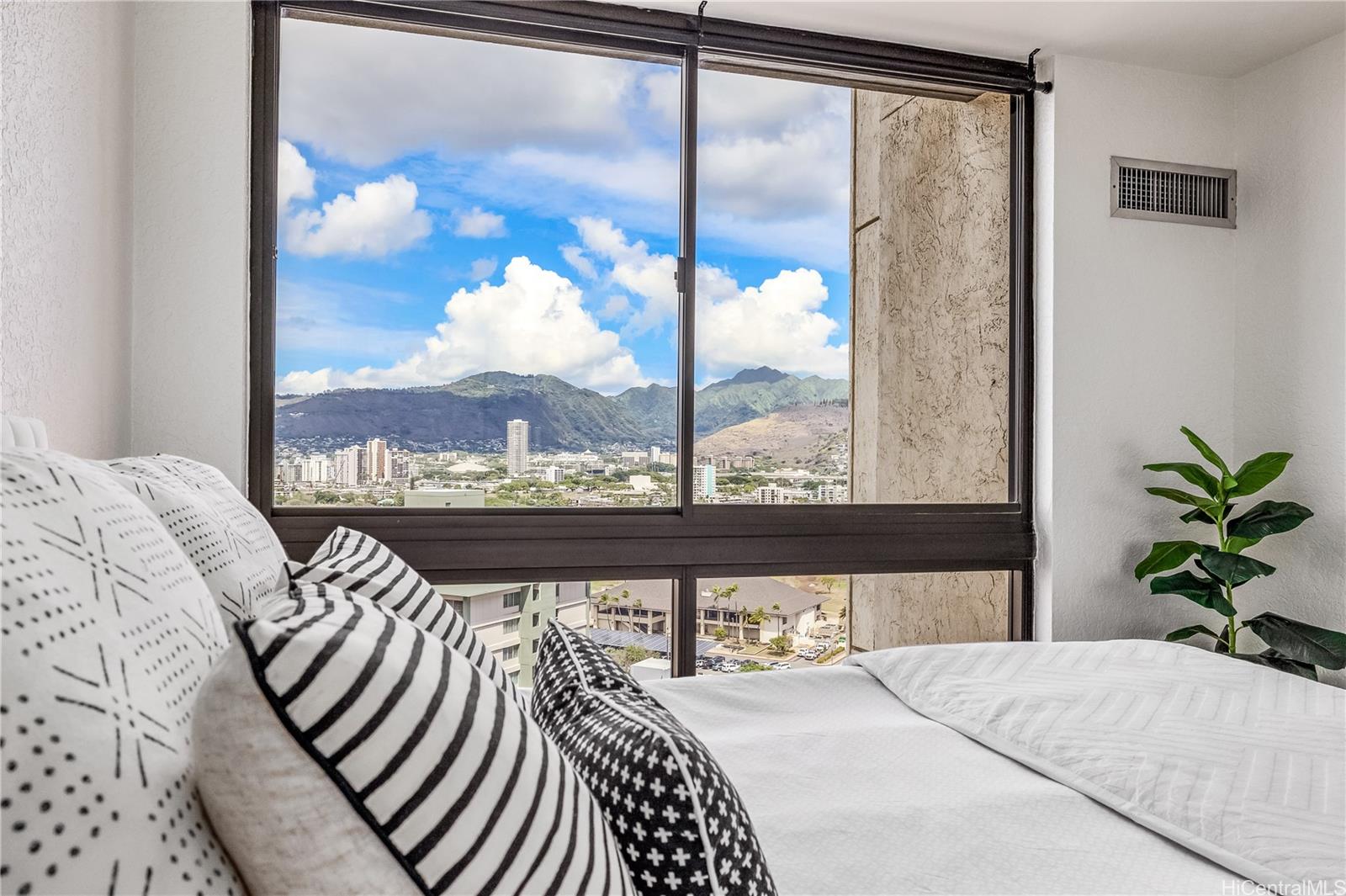 Liliuokalani Gardens condo # 2104, Honolulu, Hawaii - photo 11 of 24