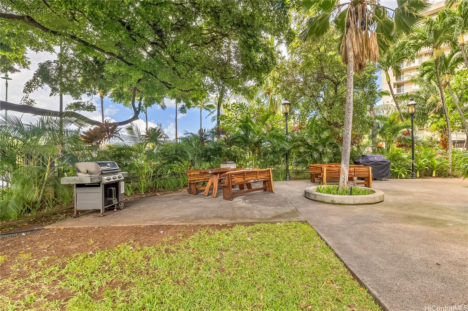 Liliuokalani Gardens condo # 2104, Honolulu, Hawaii - photo 16 of 24
