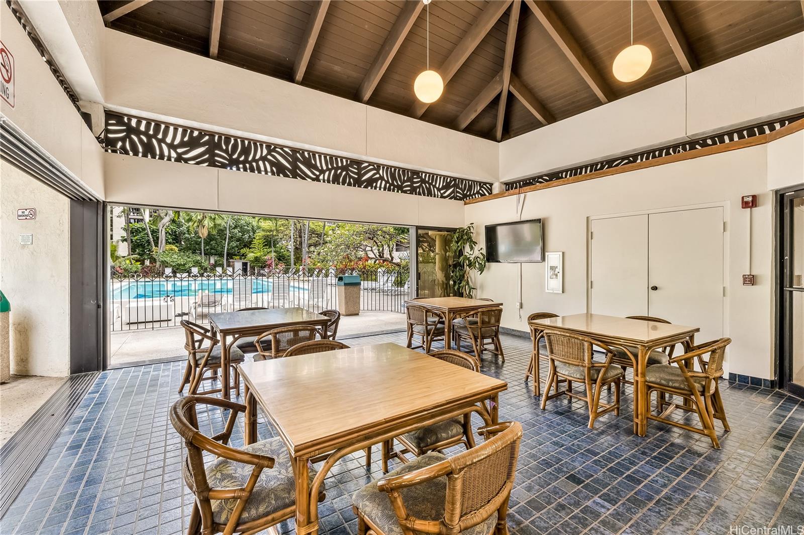 Liliuokalani Gardens condo # 2104, Honolulu, Hawaii - photo 17 of 24