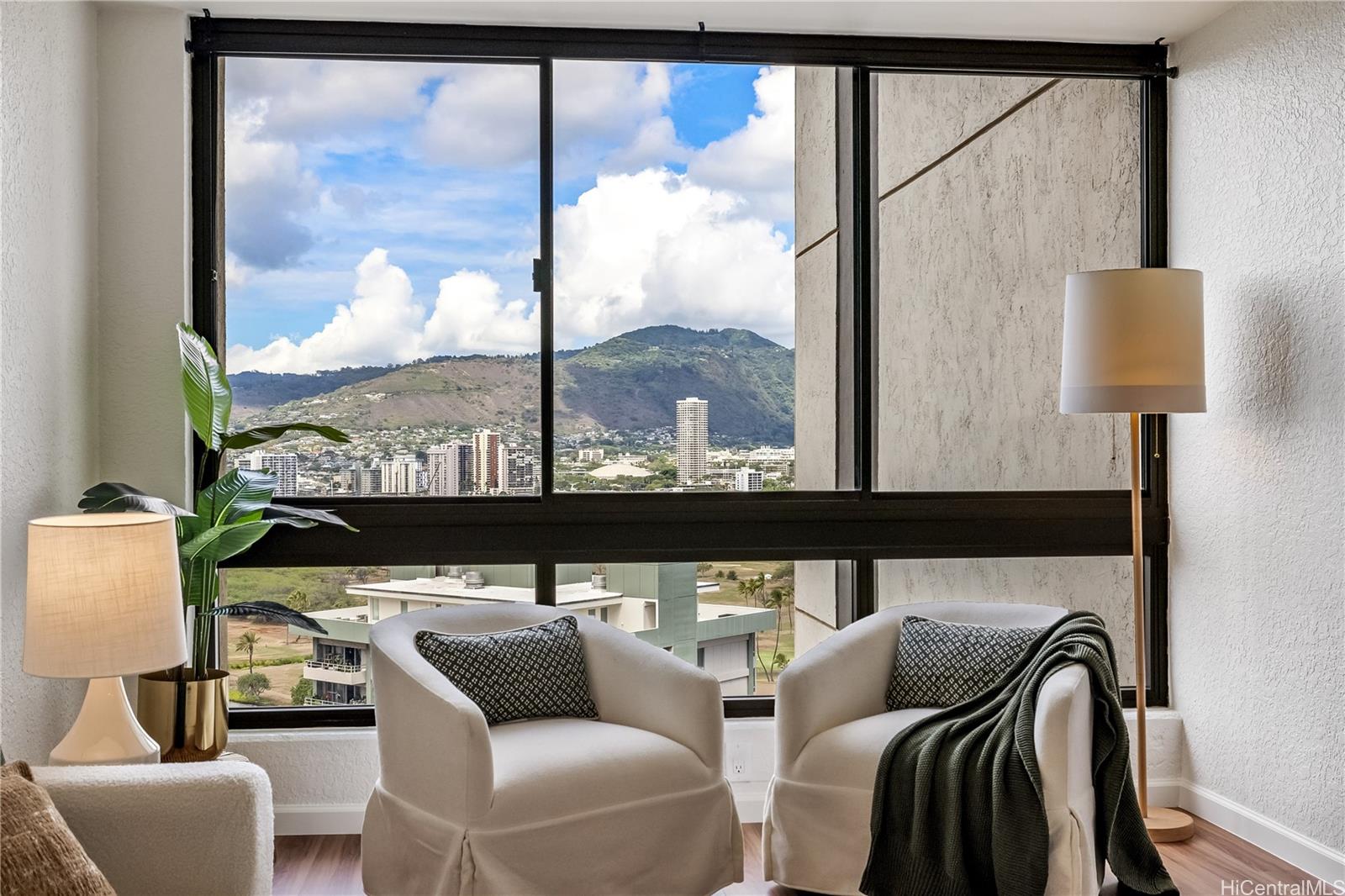 Liliuokalani Gardens condo # 2104, Honolulu, Hawaii - photo 5 of 24