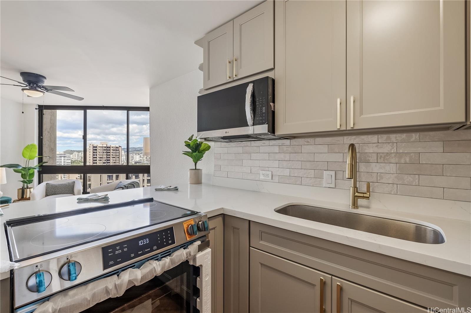 Liliuokalani Gardens condo # 2104, Honolulu, Hawaii - photo 7 of 24