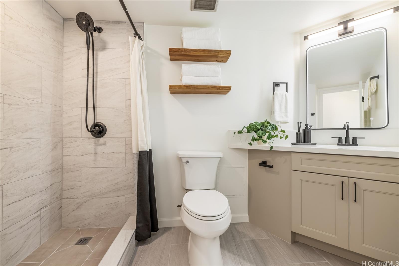 Liliuokalani Gardens condo # 2104, Honolulu, Hawaii - photo 8 of 24