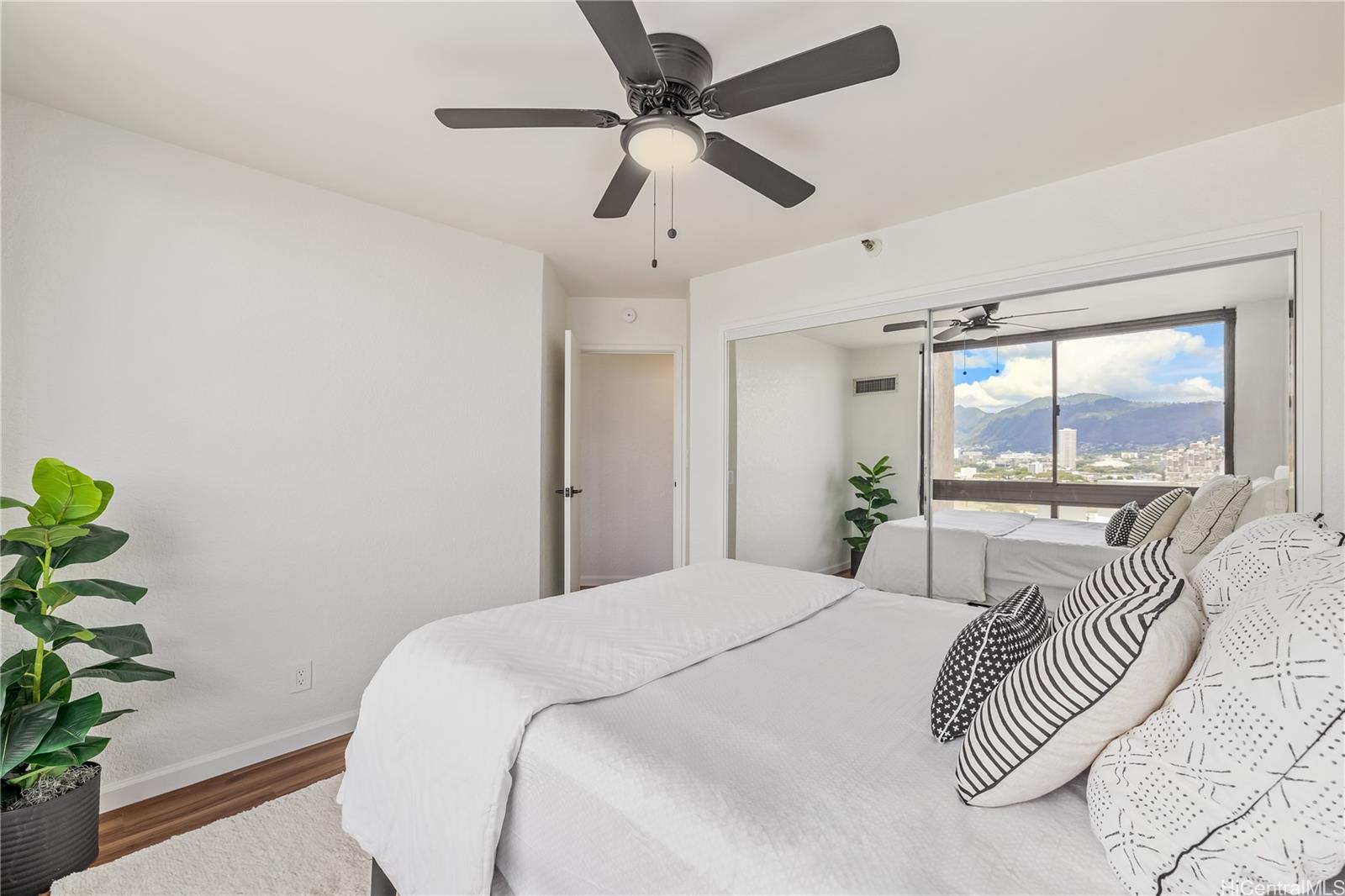 Liliuokalani Gardens condo # 2104, Honolulu, Hawaii - photo 9 of 24