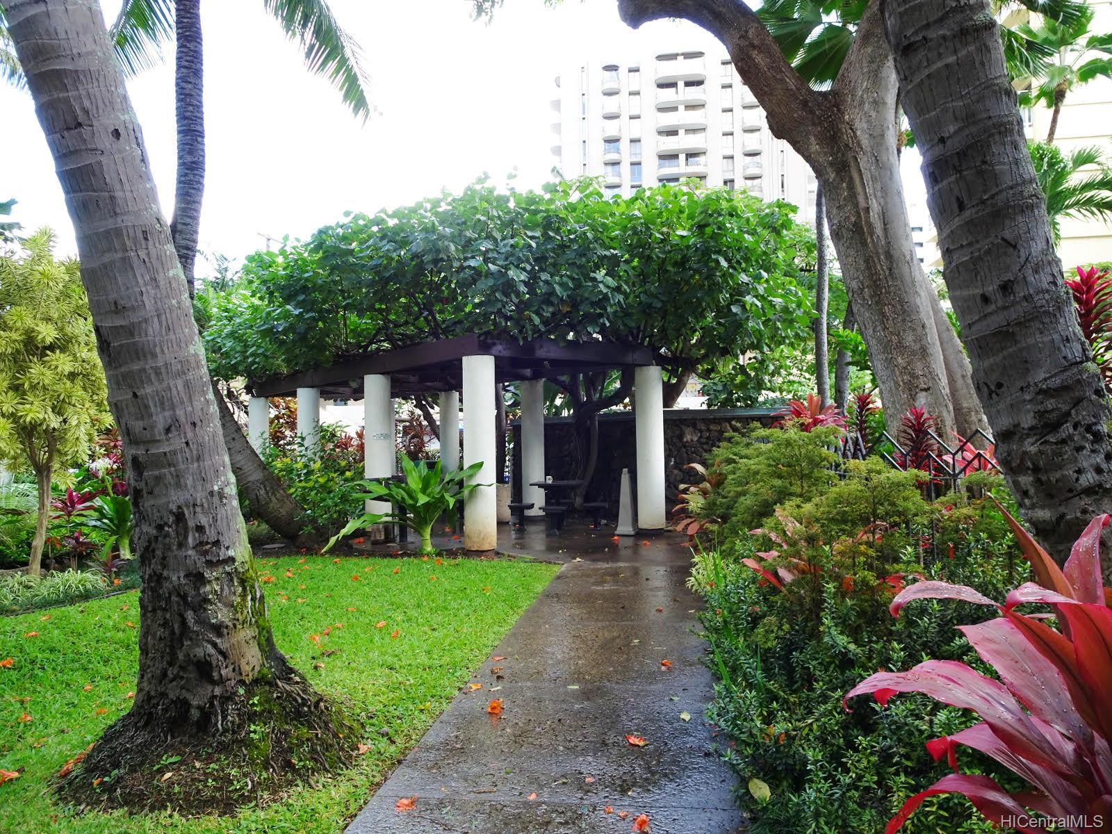 Liliuokalani Gardens condo # 215, Honolulu, Hawaii - photo 17 of 23