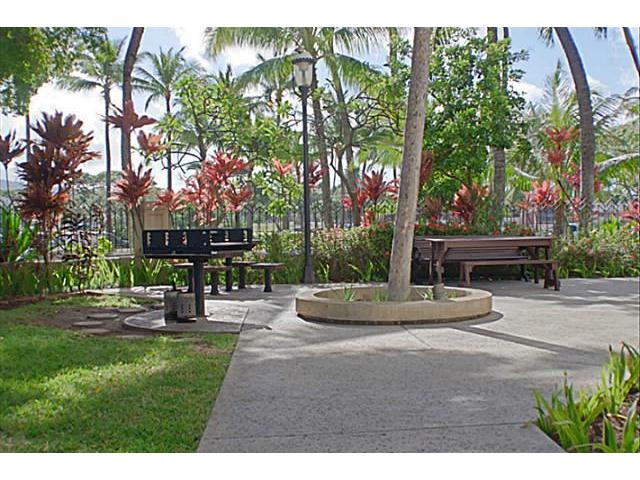 Liliuokalani Gardens condo # 405, Honolulu, Hawaii - photo 9 of 14