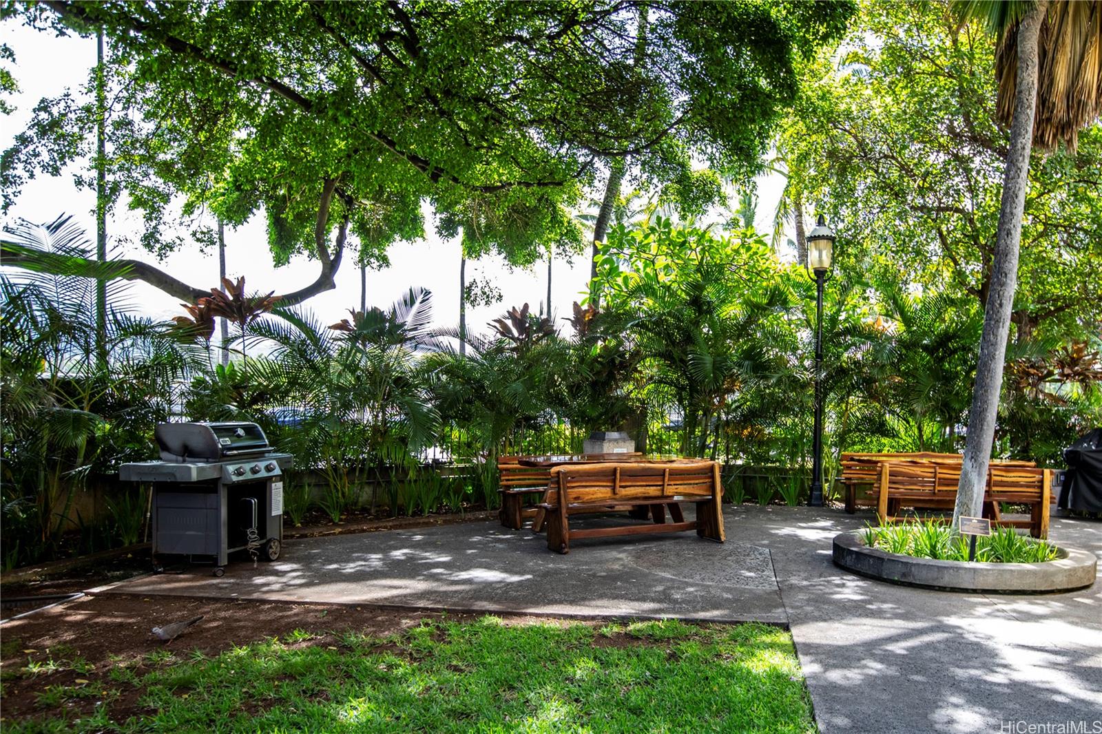 Liliuokalani Gardens condo # 415, Honolulu, Hawaii - photo 13 of 22