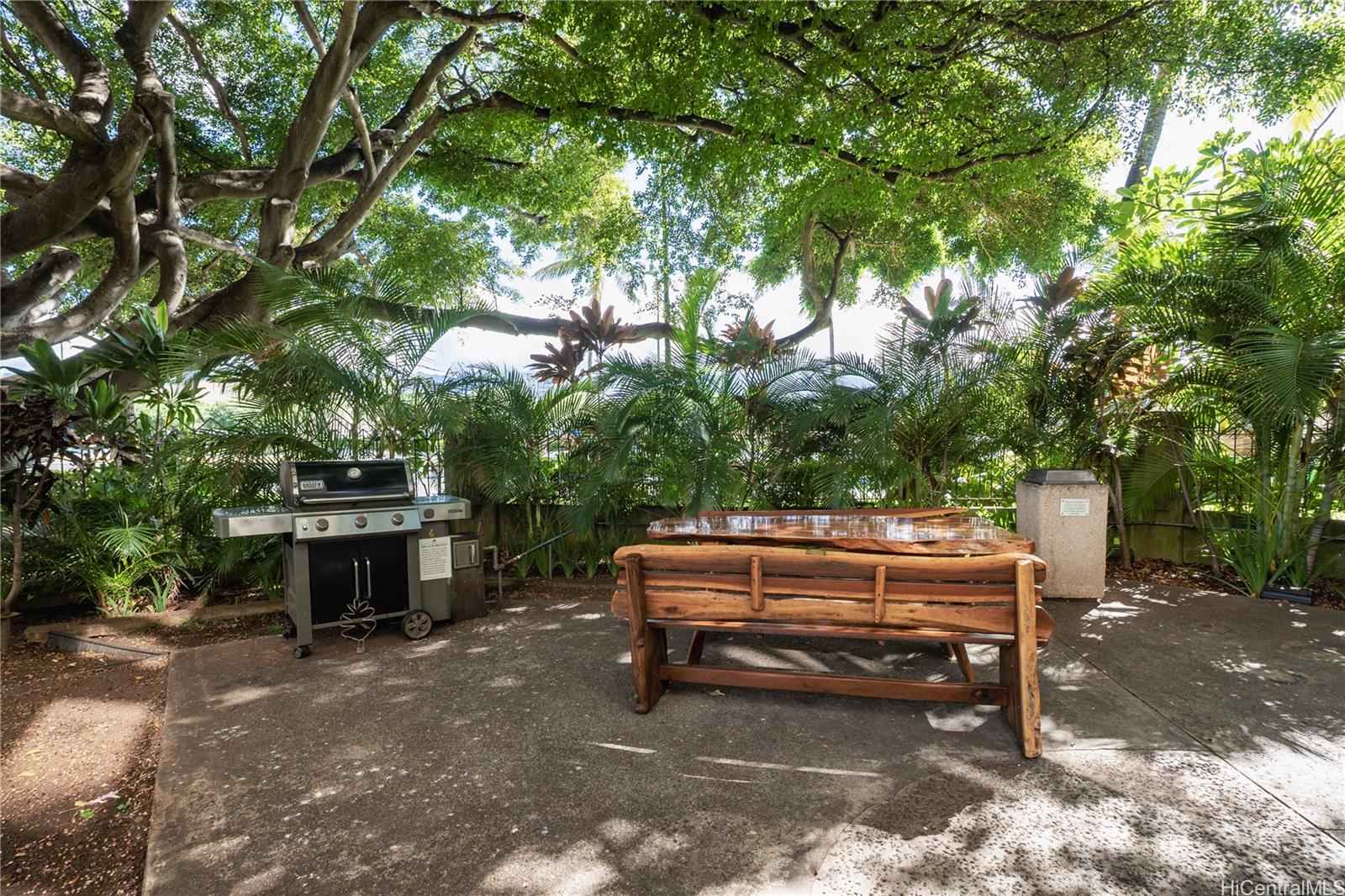 Liliuokalani Gardens condo # 419, Honolulu, Hawaii - photo 22 of 25