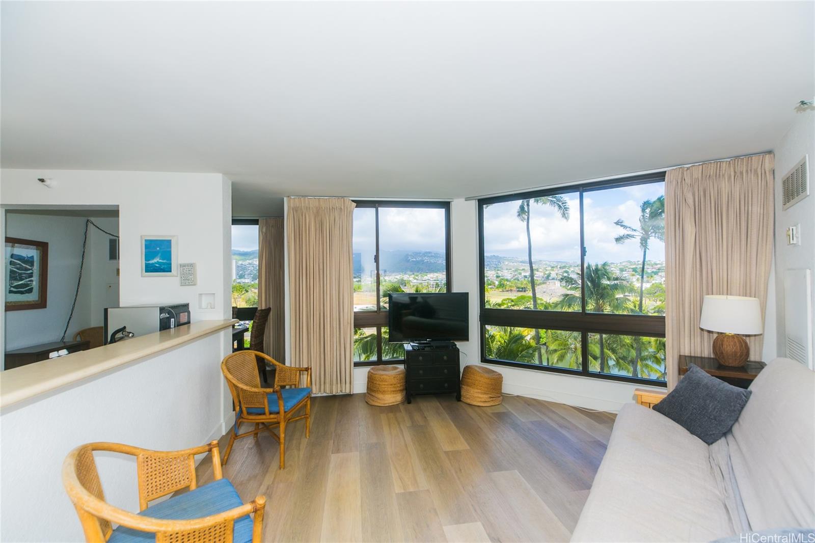 Liliuokalani Gardens condo # 711, Honolulu, Hawaii - photo 3 of 25