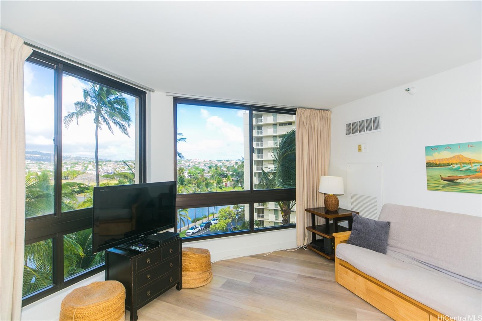 Liliuokalani Gardens condo # 711, Honolulu, Hawaii - photo 10 of 25