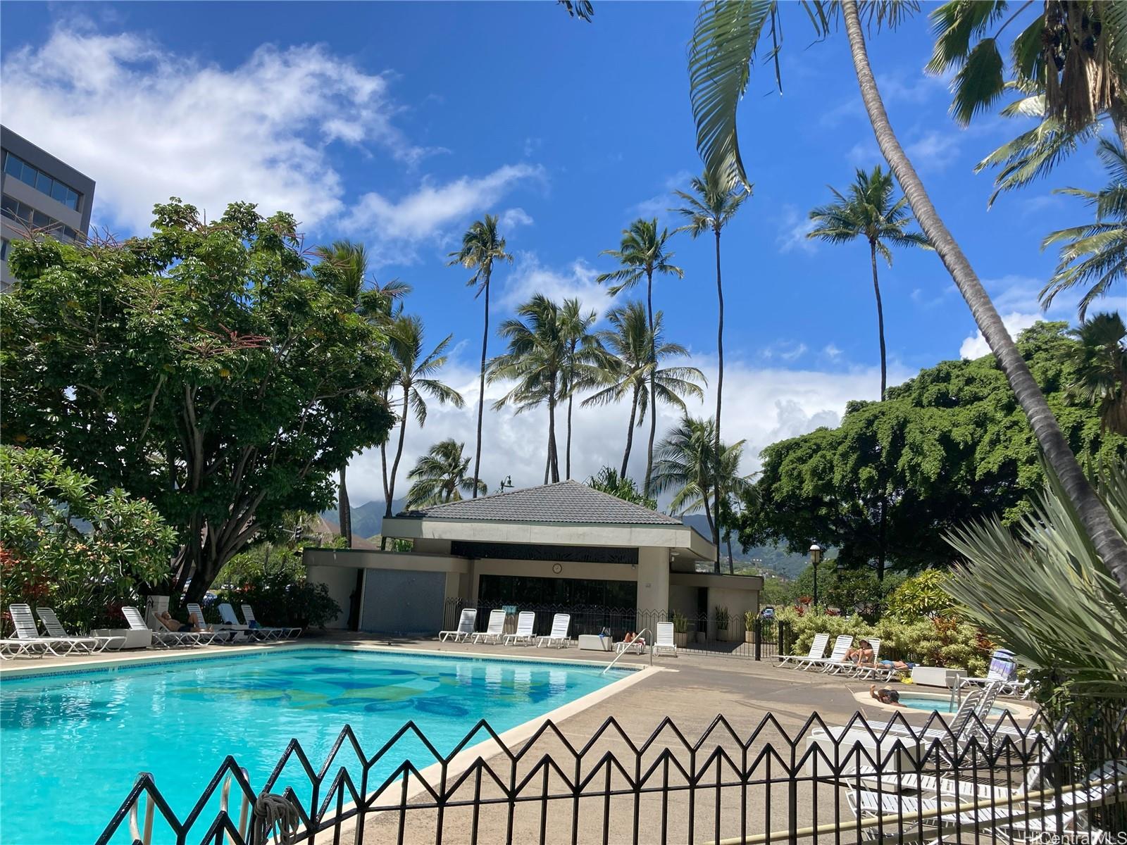 Liliuokalani Gardens condo # 907, Honolulu, Hawaii - photo 8 of 24