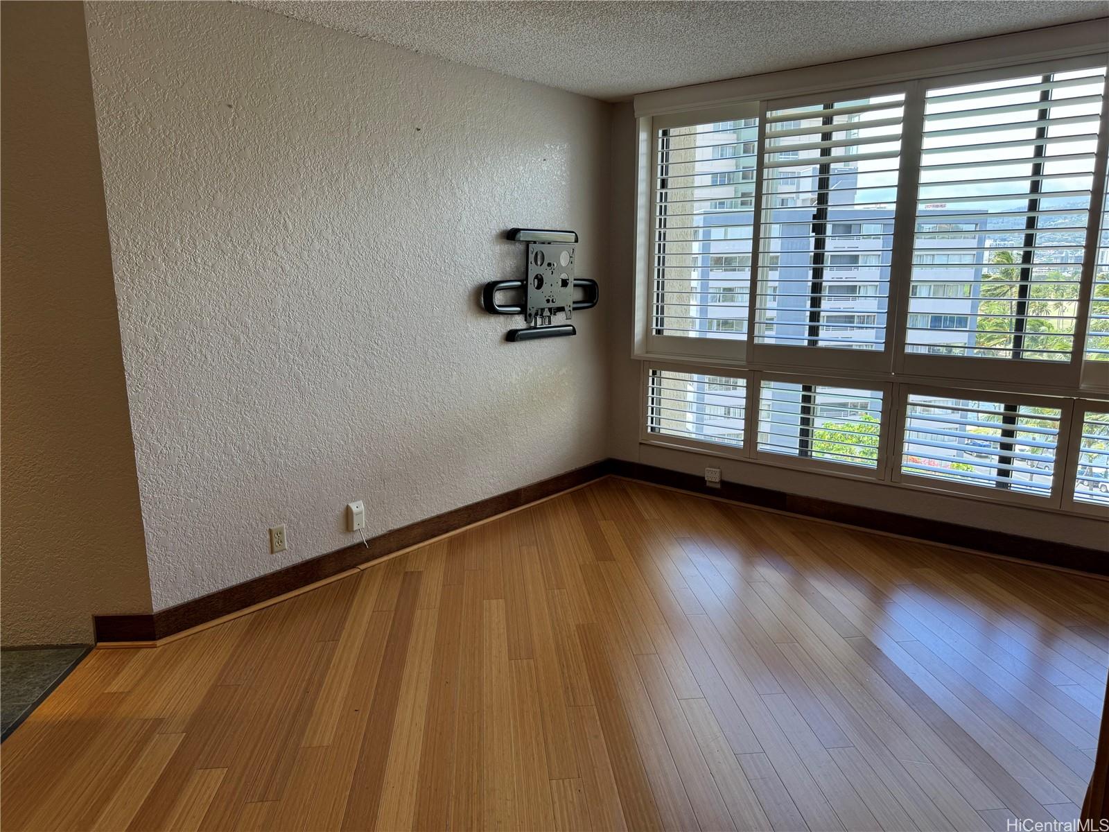 300 Wai Nani Way Honolulu - Rental - photo 6 of 17