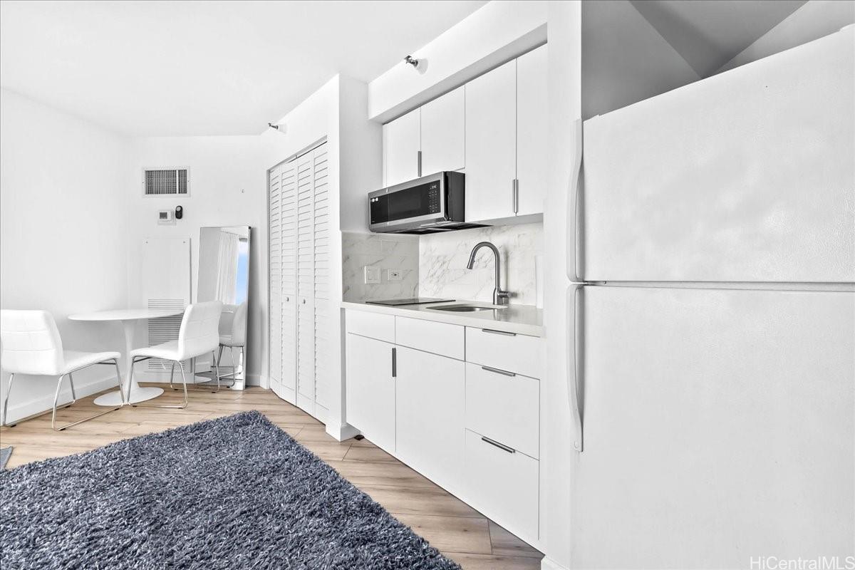 Liliuokalani Gardens condo # I1505, Honolulu, Hawaii - photo 2 of 23