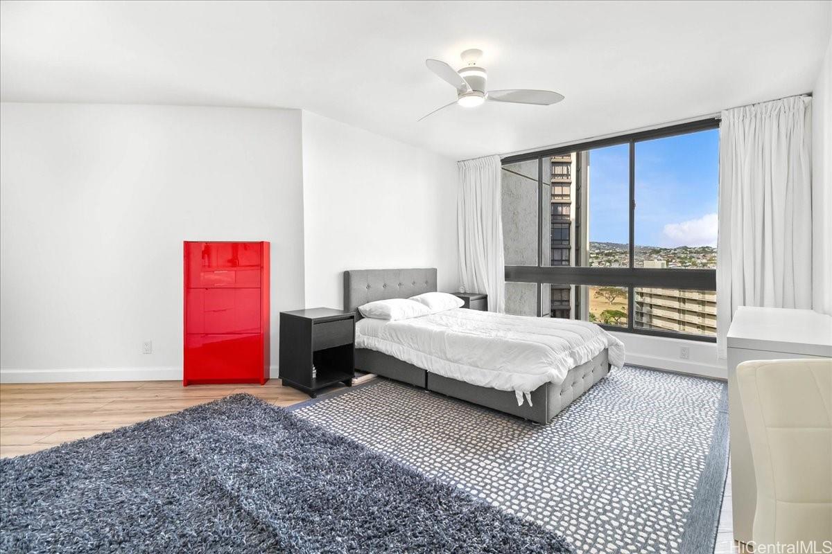 Liliuokalani Gardens condo # I1505, Honolulu, Hawaii - photo 3 of 23