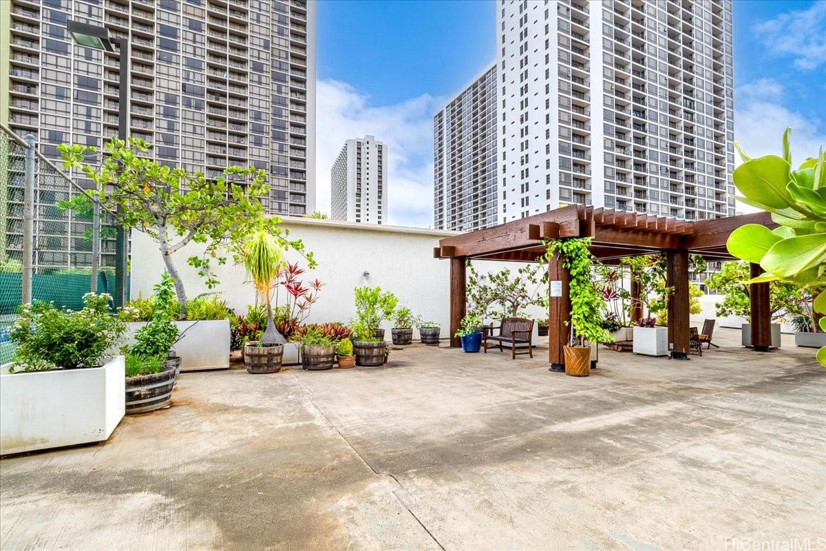 Liliuokalani Gardens condo # I1505, Honolulu, Hawaii - photo 21 of 23