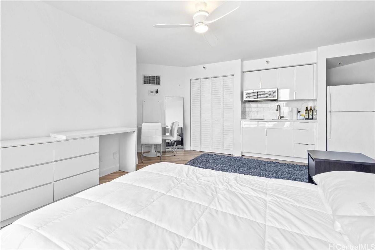 Liliuokalani Gardens condo # I1505, Honolulu, Hawaii - photo 5 of 23