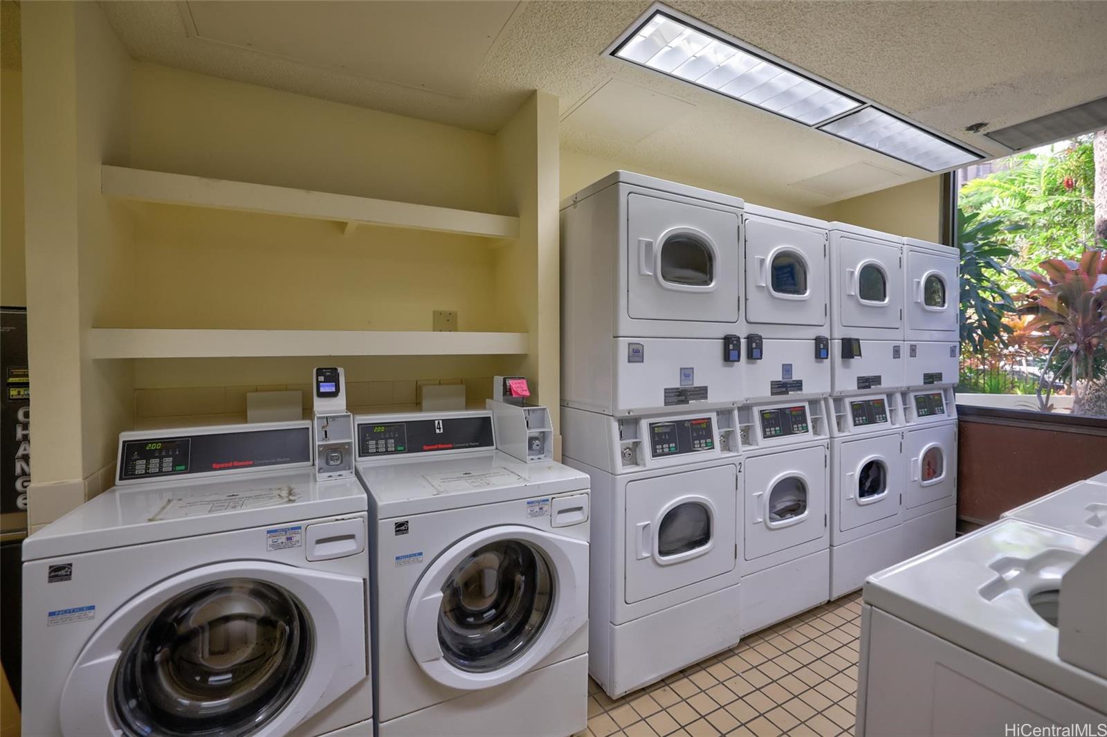 Liliuokalani Gardens condo # I-1801, Honolulu, Hawaii - photo 19 of 25