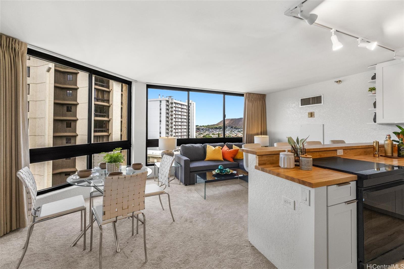 Liliuokalani Gardens condo # I-1801, Honolulu, Hawaii - photo 6 of 25