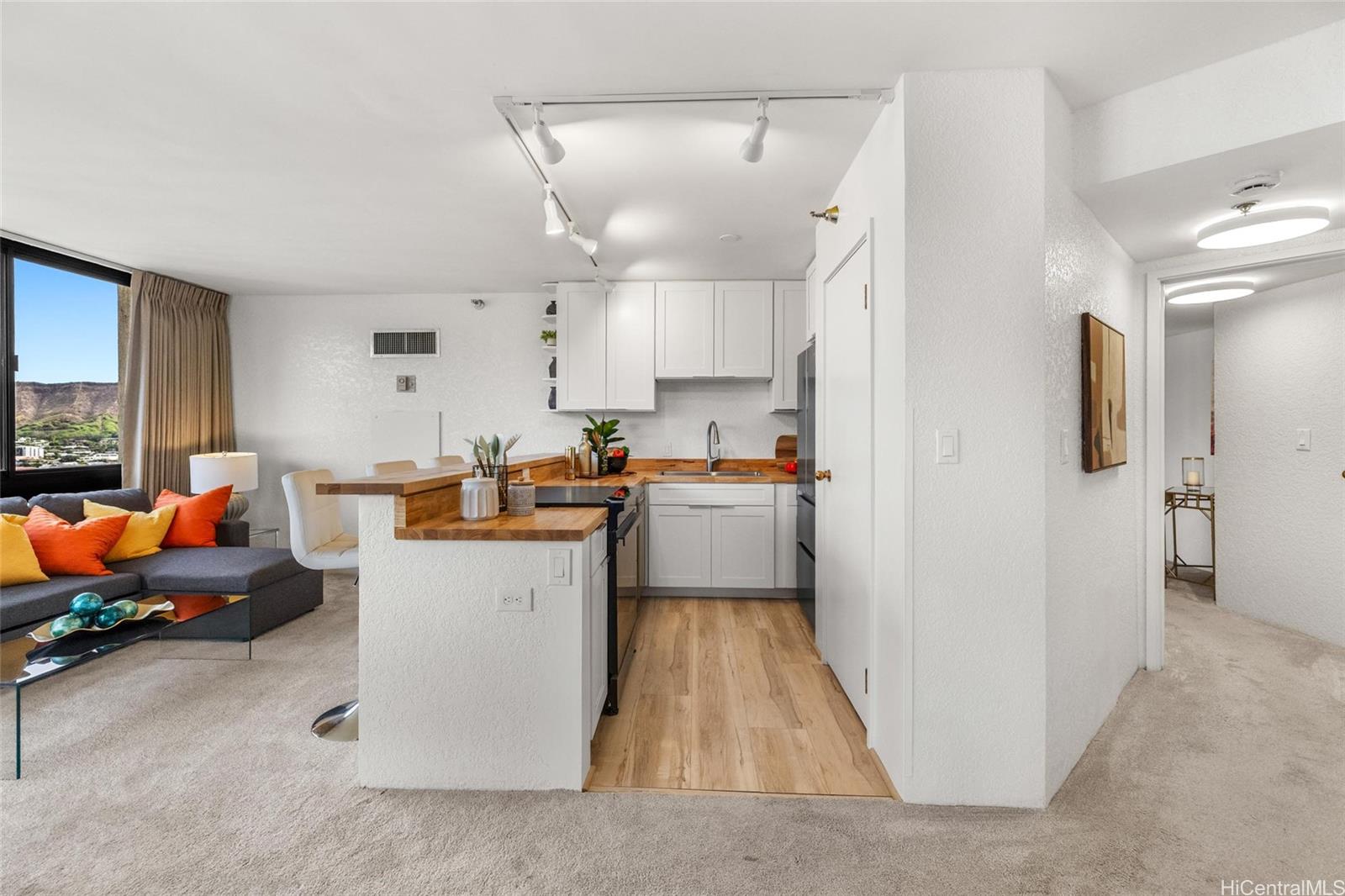 Liliuokalani Gardens condo # I-1801, Honolulu, Hawaii - photo 7 of 25