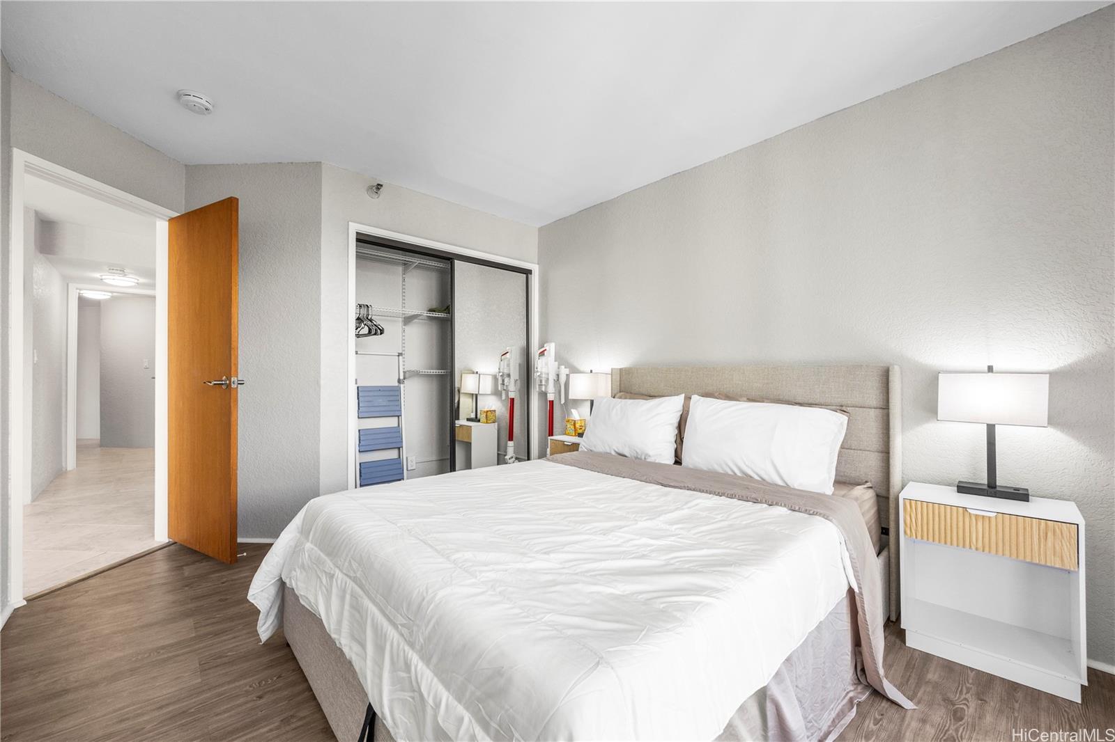 300 Wai Nani Way Honolulu - Rental - photo 17 of 25