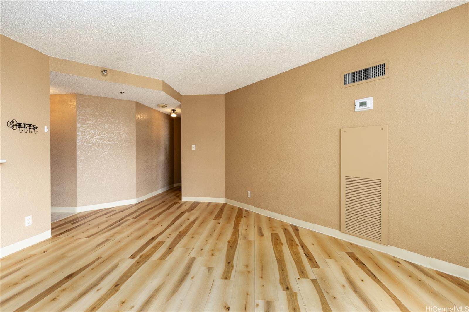 Liliuokalani Gardens condo # I2004, Honolulu, Hawaii - photo 20 of 25