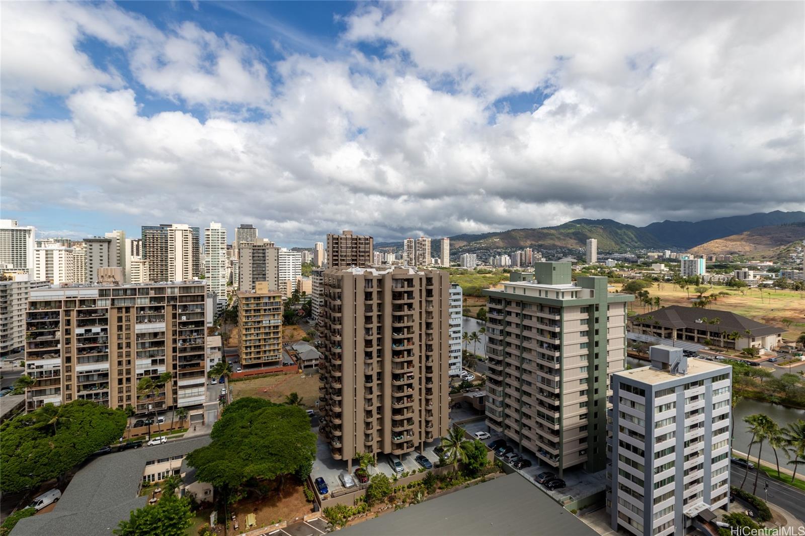 Liliuokalani Gardens condo # I2004, Honolulu, Hawaii - photo 3 of 25