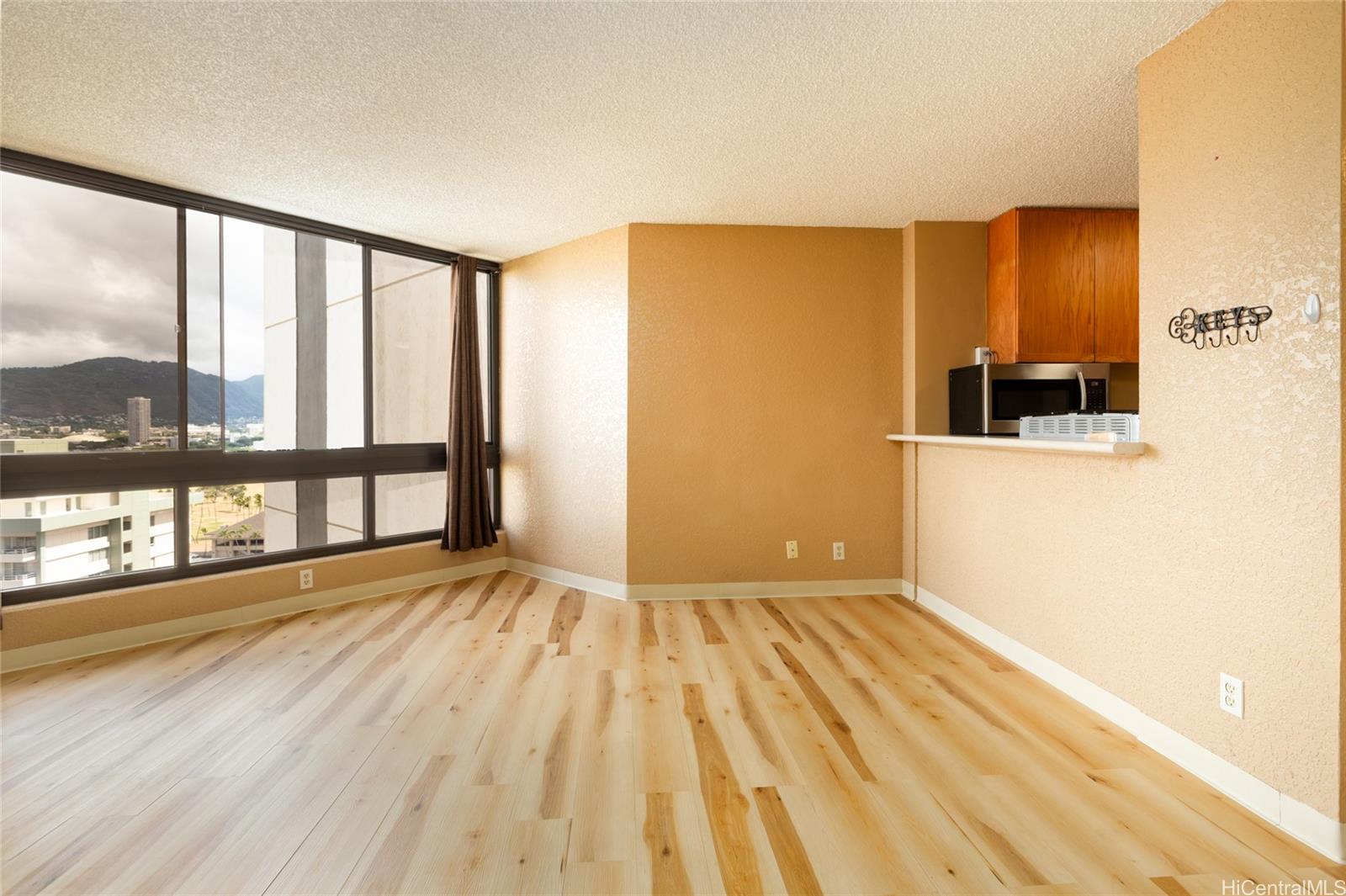 Liliuokalani Gardens condo # I2004, Honolulu, Hawaii - photo 21 of 25