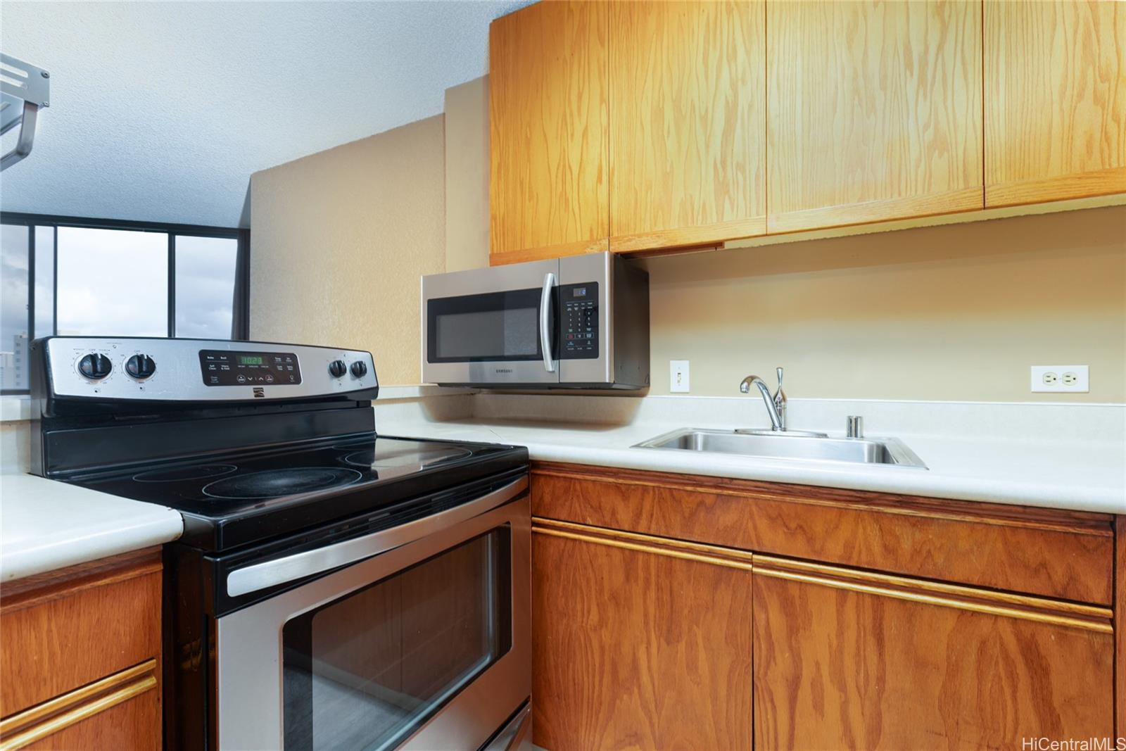 Liliuokalani Gardens condo # I2004, Honolulu, Hawaii - photo 6 of 25