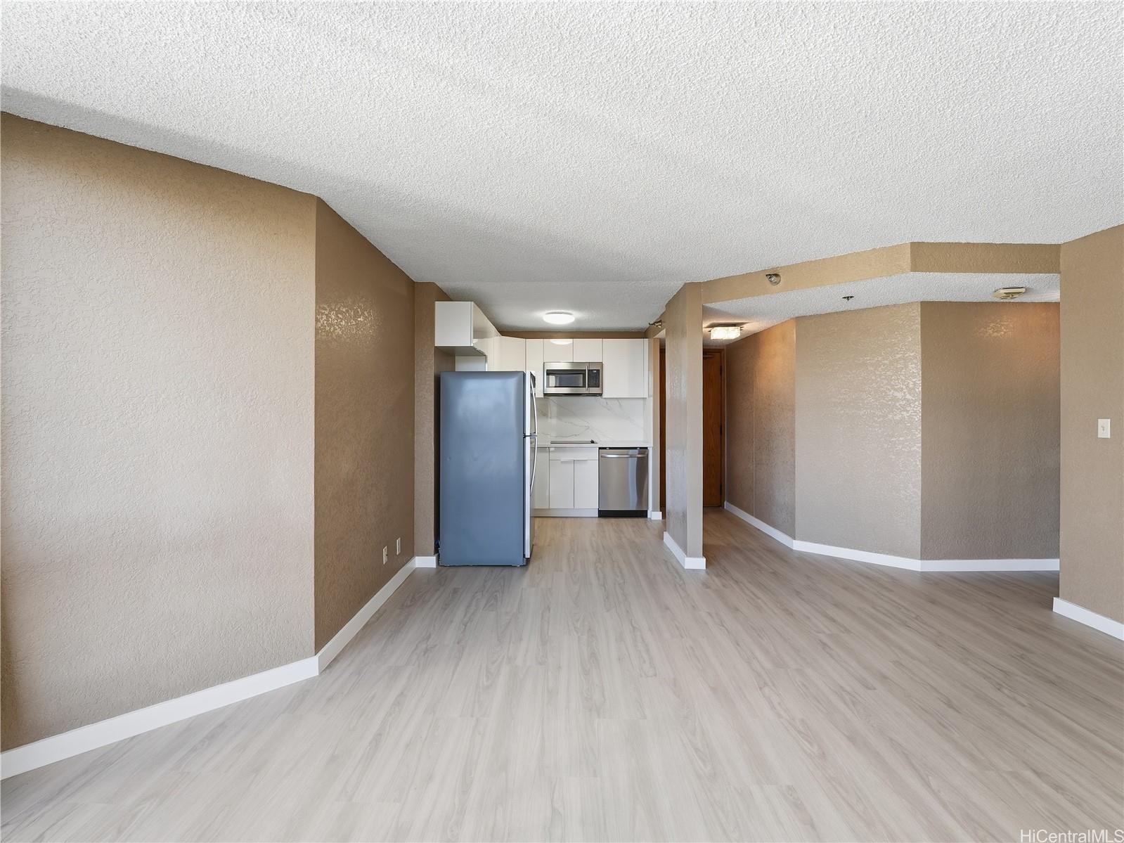 Liliuokalani Gardens condo # I2004, Honolulu, Hawaii - photo 13 of 23