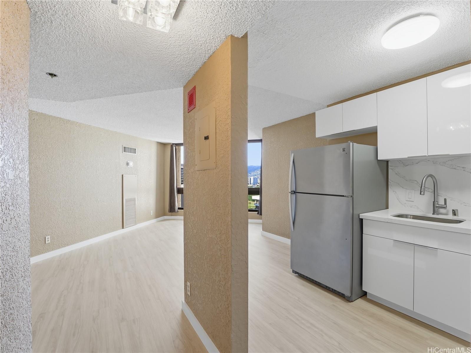 Liliuokalani Gardens condo # I2004, Honolulu, Hawaii - photo 17 of 23