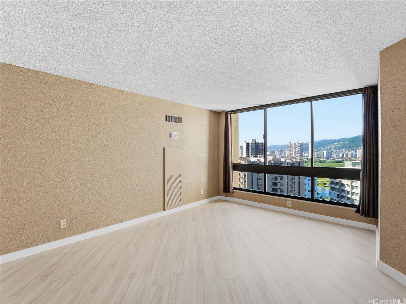 Liliuokalani Gardens condo # I2004, Honolulu, Hawaii - photo 19 of 23