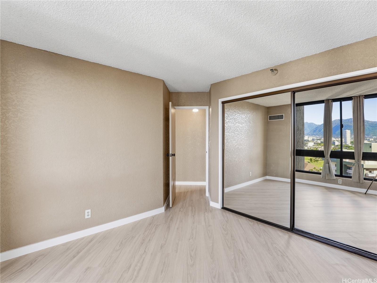 Liliuokalani Gardens condo # I2004, Honolulu, Hawaii - photo 20 of 23