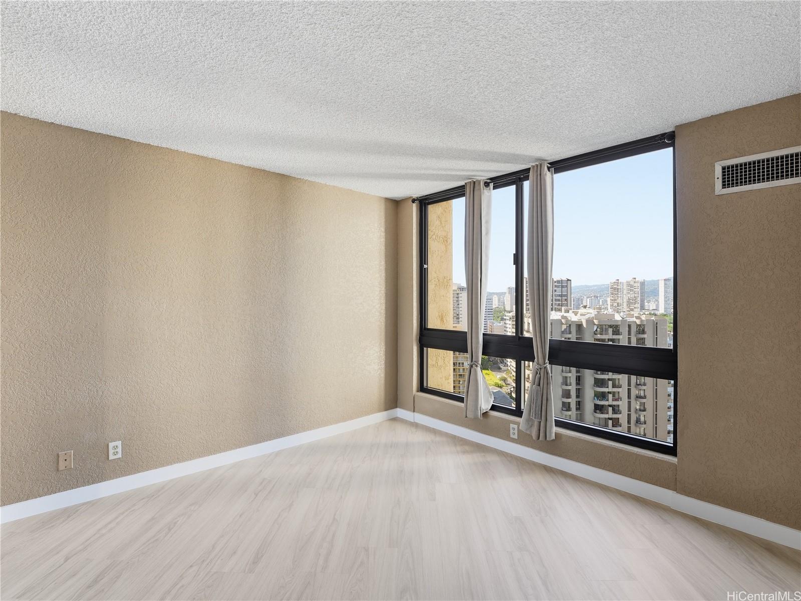 Liliuokalani Gardens condo # I2004, Honolulu, Hawaii - photo 21 of 23