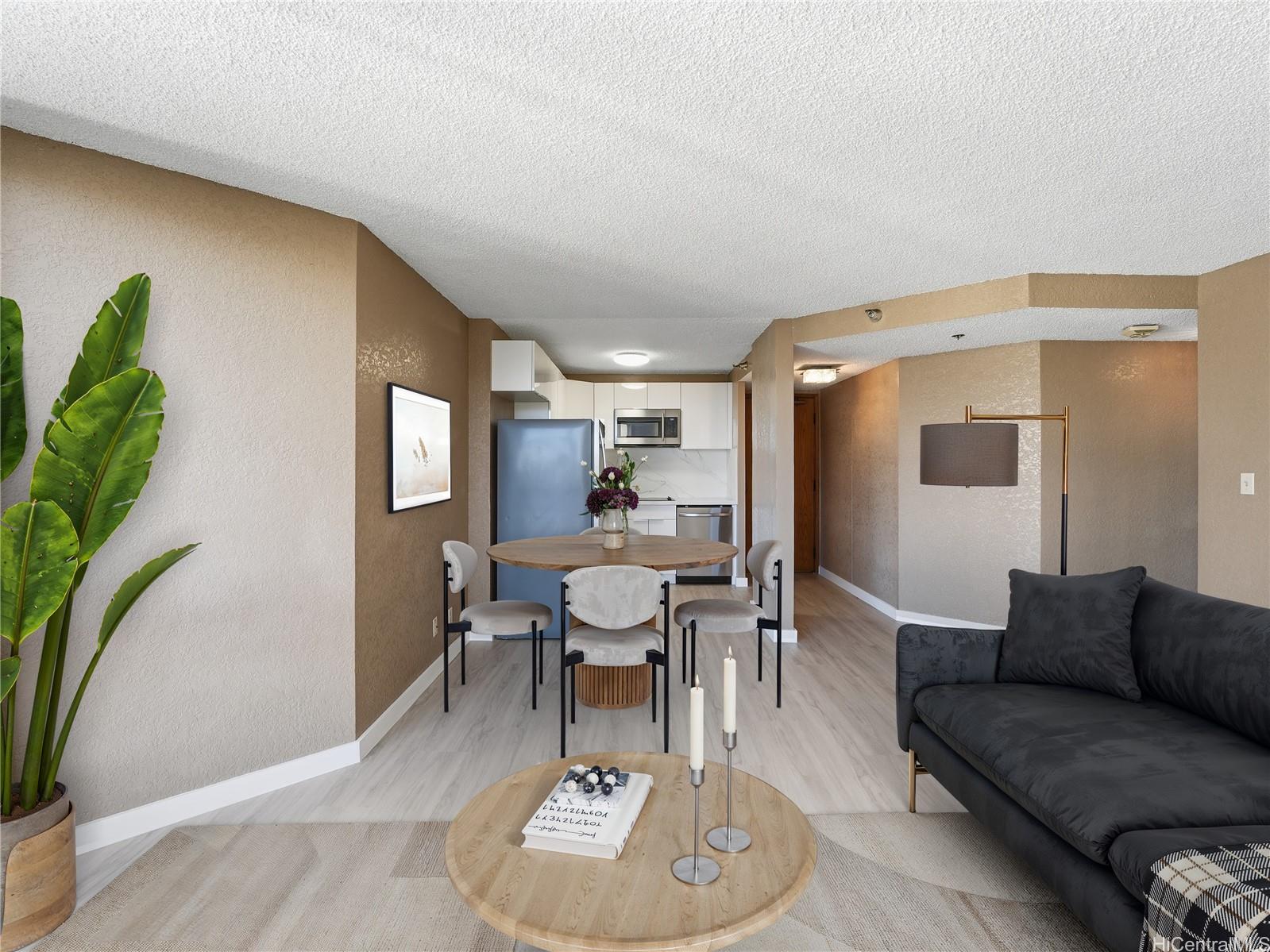 Liliuokalani Gardens condo # I2004, Honolulu, Hawaii - photo 5 of 23