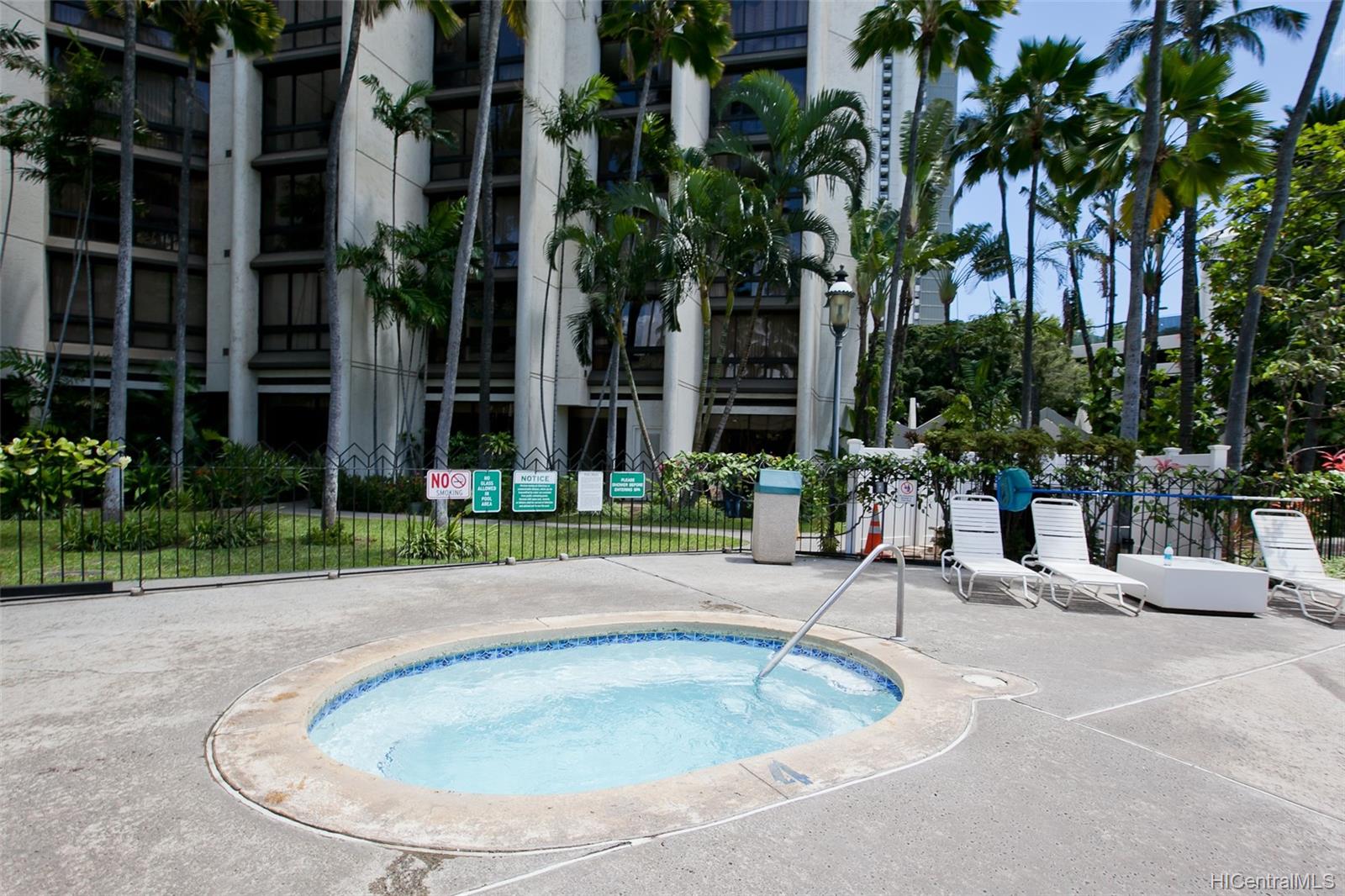 Liliuokalani Gardens condo # I2105, Honolulu, Hawaii - photo 5 of 24