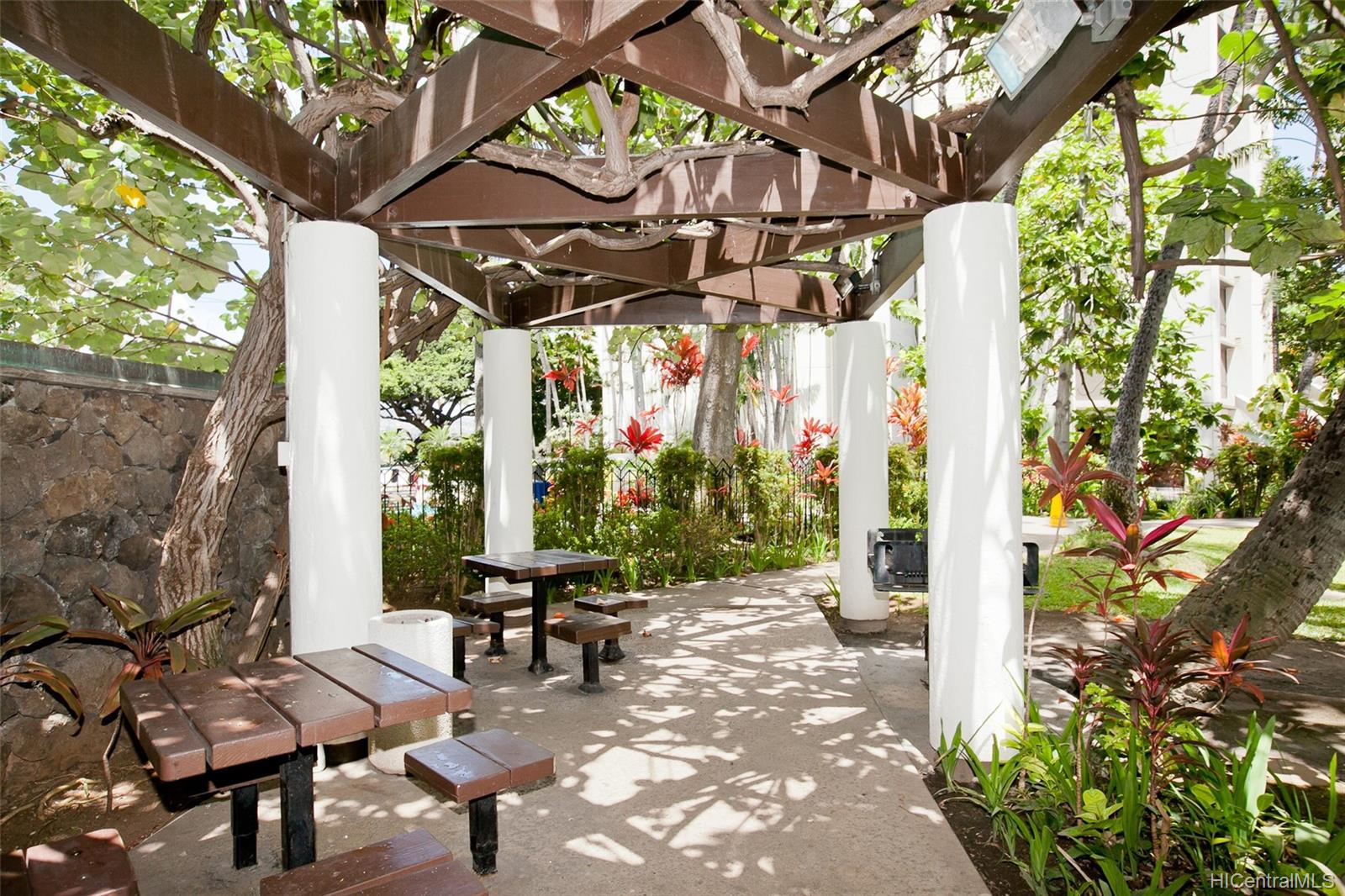 Liliuokalani Gardens condo # I2105, Honolulu, Hawaii - photo 7 of 24
