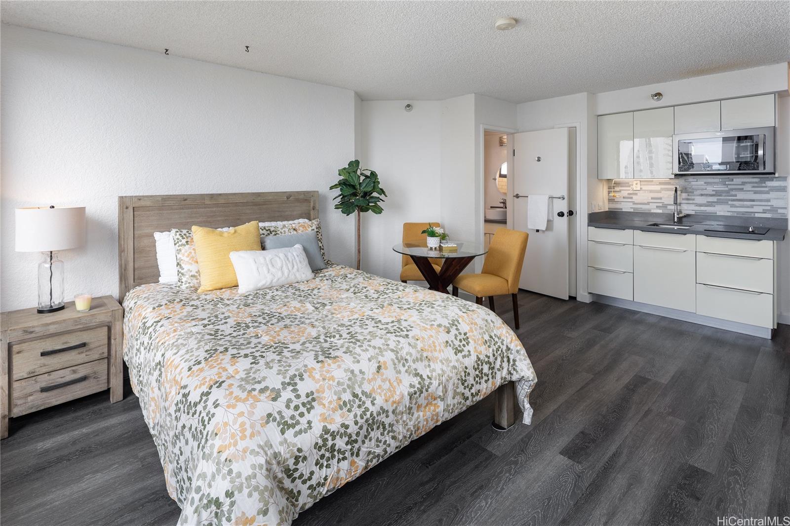 Liliuokalani Gardens condo # I2108, Honolulu, Hawaii - photo 7 of 20