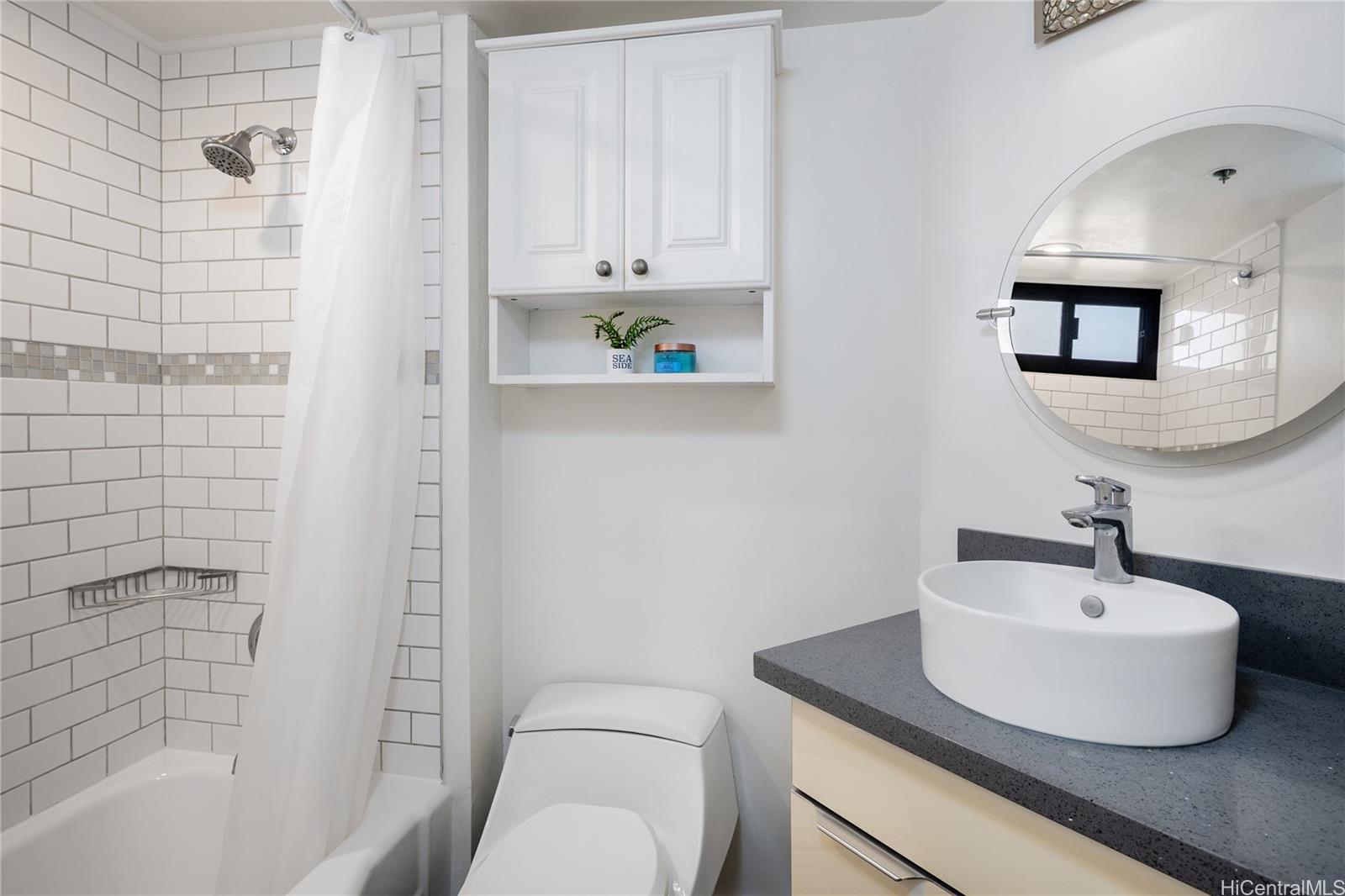 Liliuokalani Gardens condo # I2108, Honolulu, Hawaii - photo 10 of 20