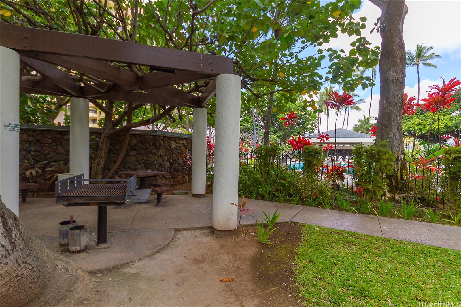 Liliuokalani Gardens condo # I304, Honolulu, Hawaii - photo 13 of 21