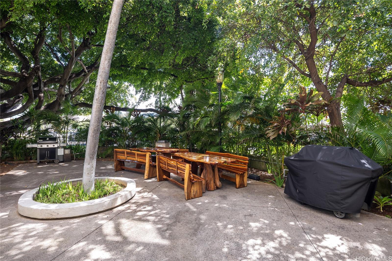 Liliuokalani Gardens condo # I304, Honolulu, Hawaii - photo 18 of 21