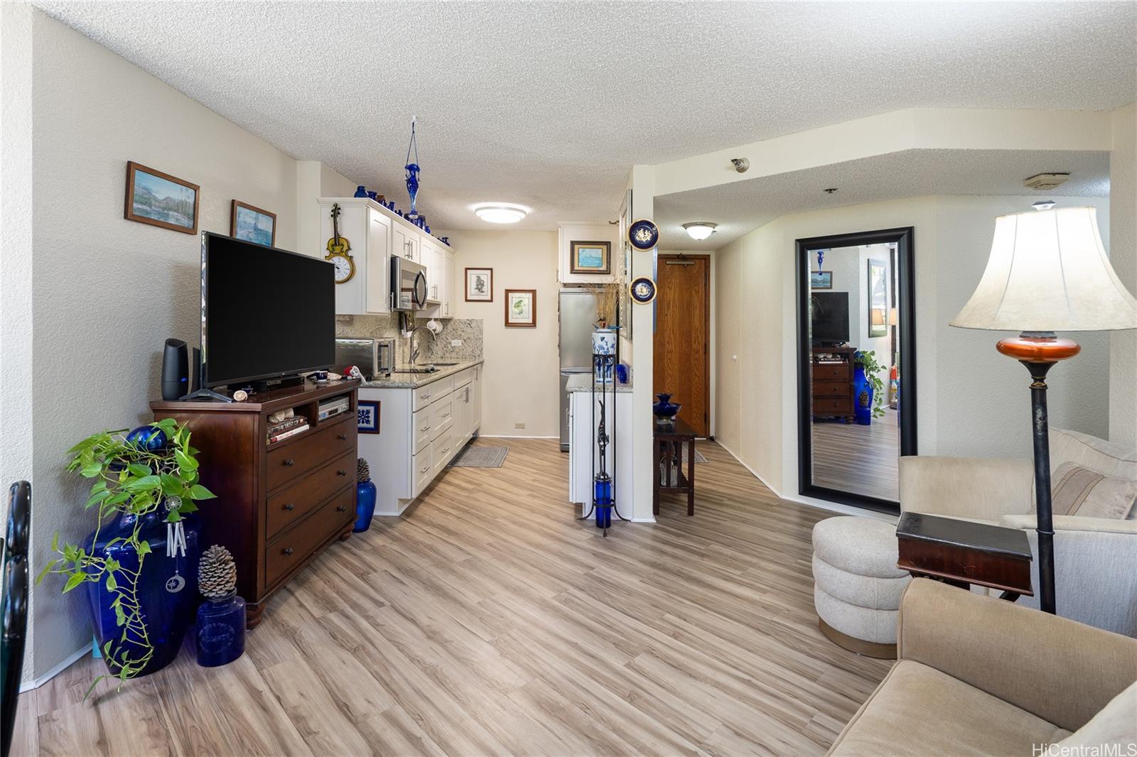 Liliuokalani Gardens condo # I304, Honolulu, Hawaii - photo 7 of 21