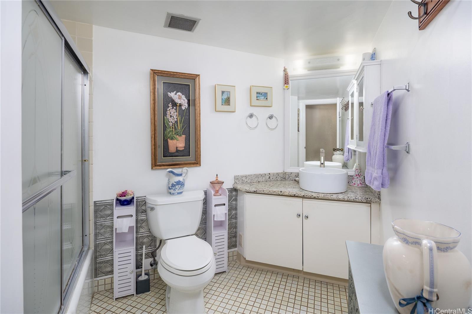 Liliuokalani Gardens condo # I304, Honolulu, Hawaii - photo 8 of 21