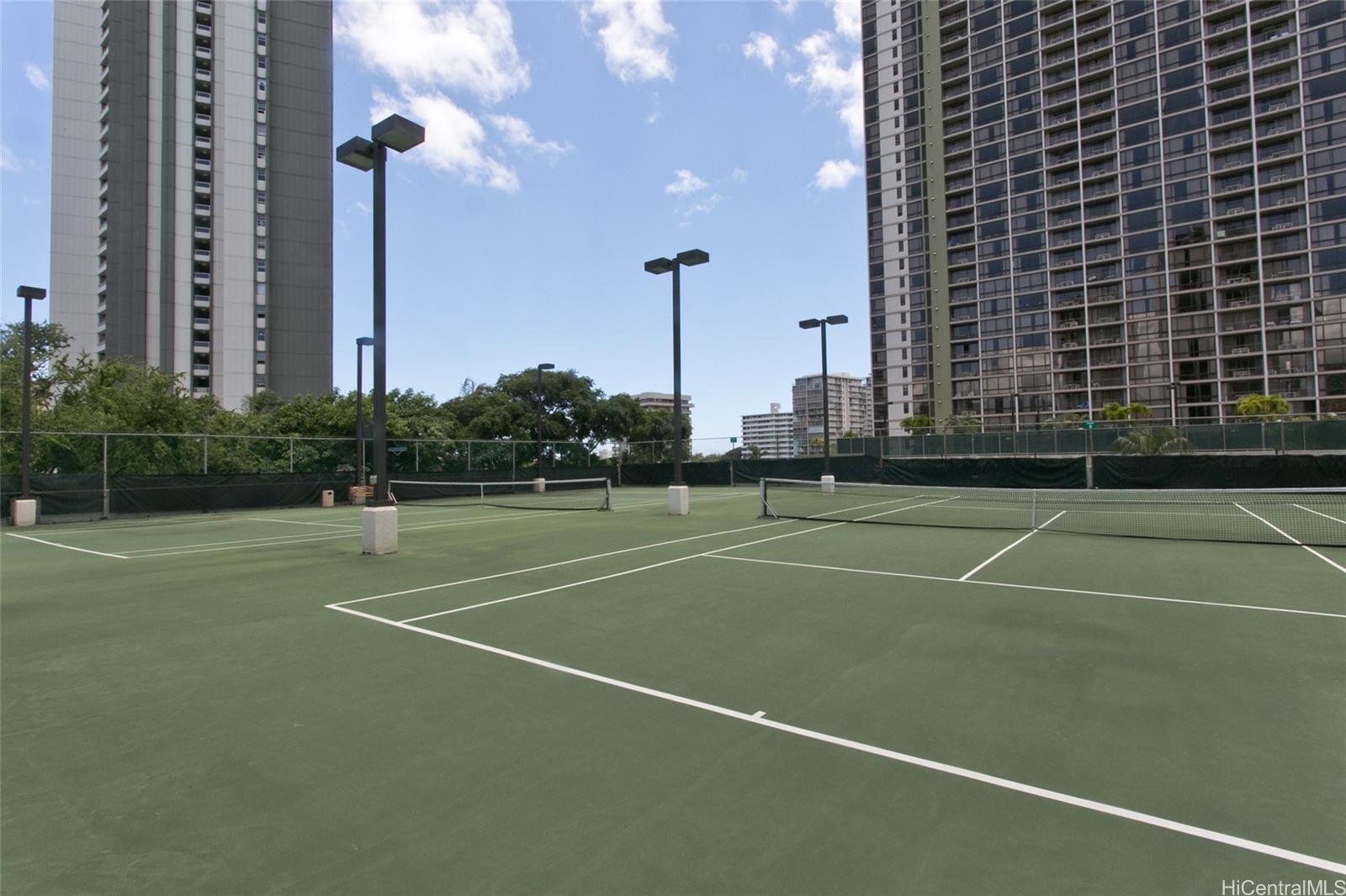 Liliuokalani Gardens condo # I-708, Honolulu, Hawaii - photo 8 of 13