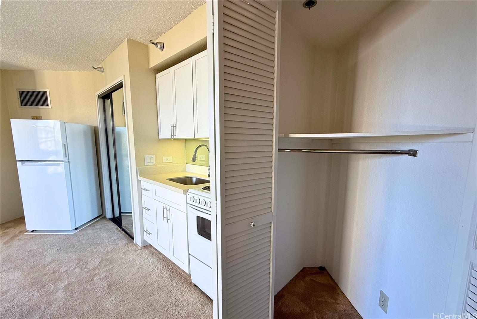 Liliuokalani Gardens condo # I905, Honolulu, Hawaii - photo 6 of 22