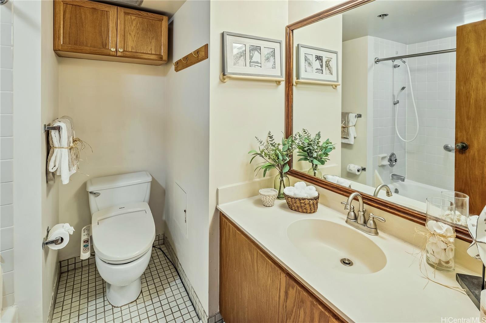 Liliuokalani Gardens condo # II1014-King Tower, Honolulu, Hawaii - photo 18 of 25