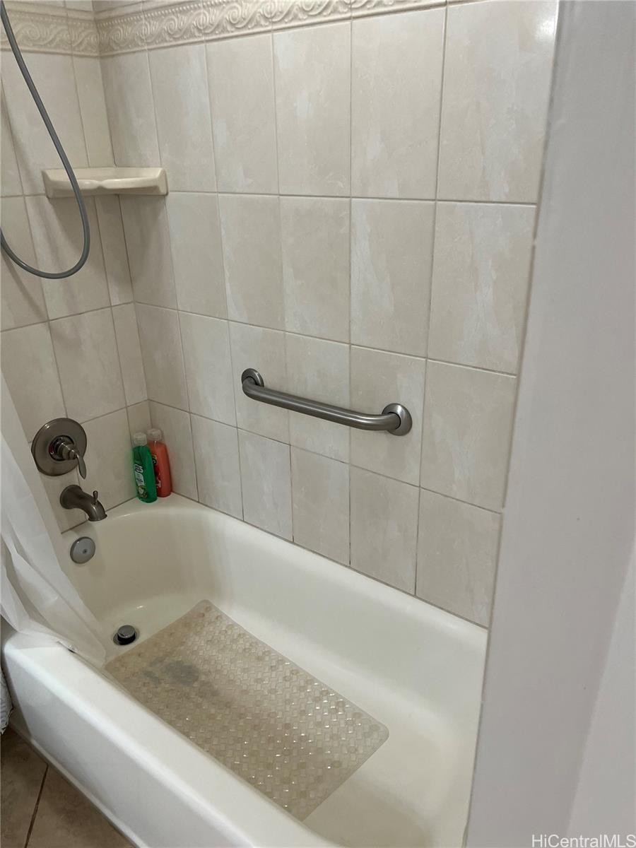 Liliuokalani Gardens condo # II1811, Honolulu, Hawaii - photo 14 of 25