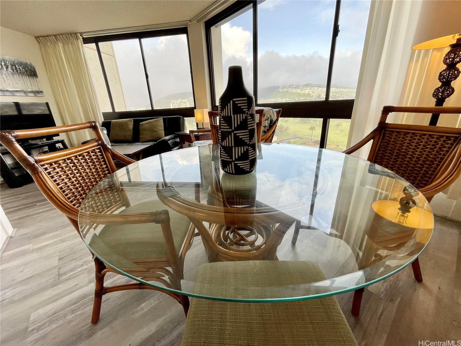 Liliuokalani Gardens condo # II1811, Honolulu, Hawaii - photo 3 of 25