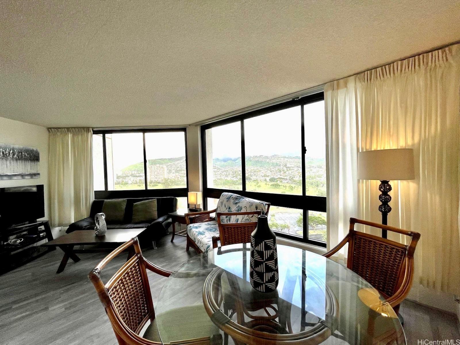 Liliuokalani Gardens condo # II1811, Honolulu, Hawaii - photo 4 of 25